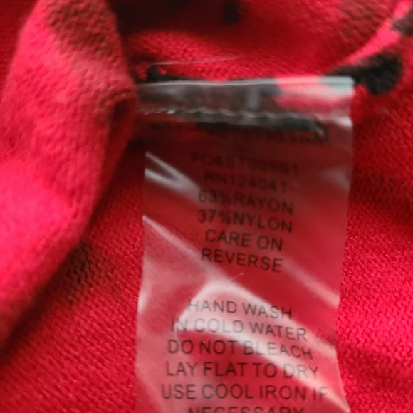 RED...GORGEOUS SWEATER - Picture 5 of 5